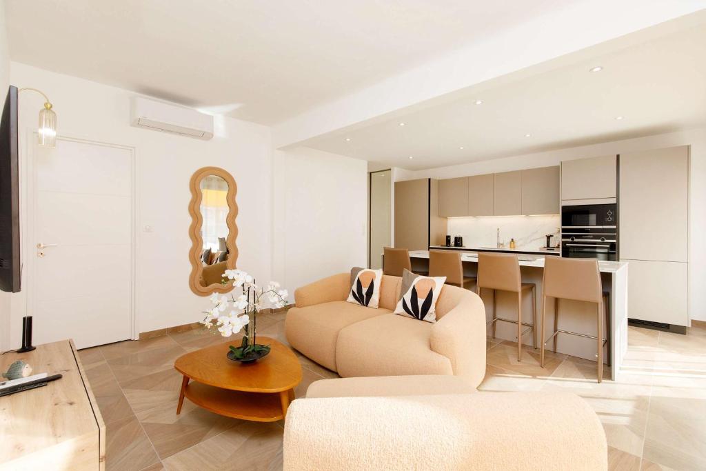 Carlton area lux 2 beds 2 baths - 5