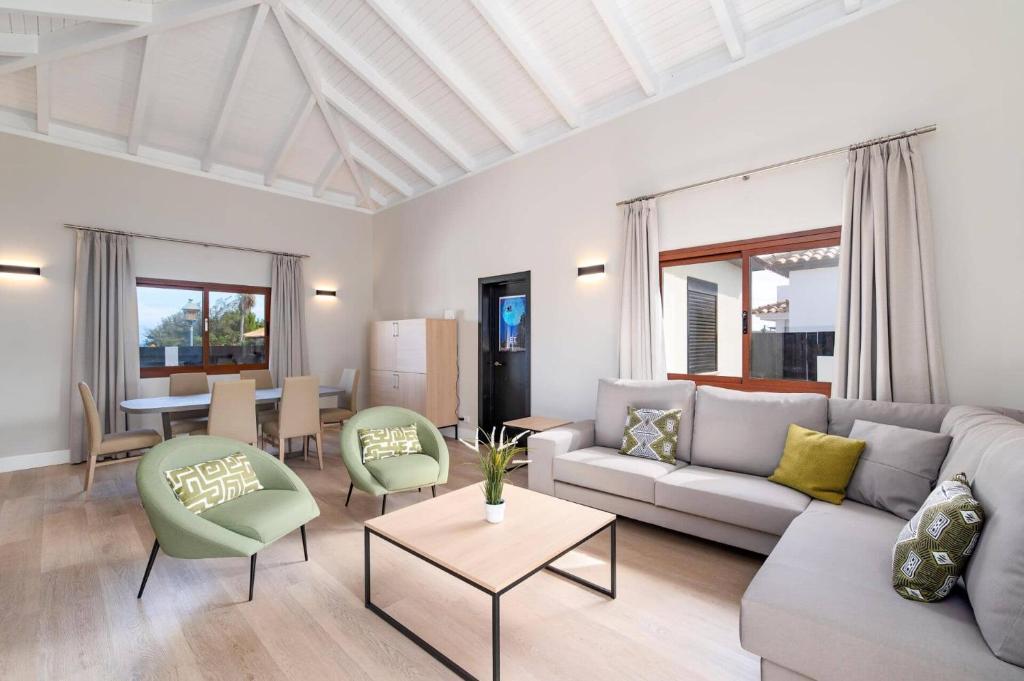 Villa Caleta Olas by Villa Plus - 4