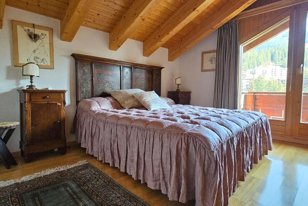 Charming Chalet Downtown - 5