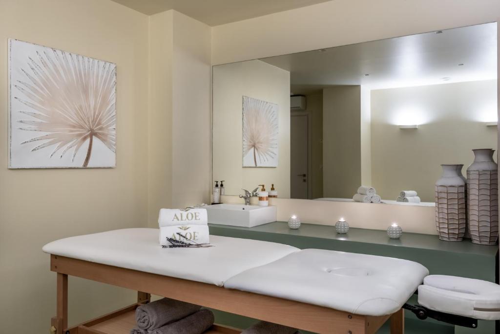 Aloe Boutique Hotel & Suites - adults only — SPA in Pláka