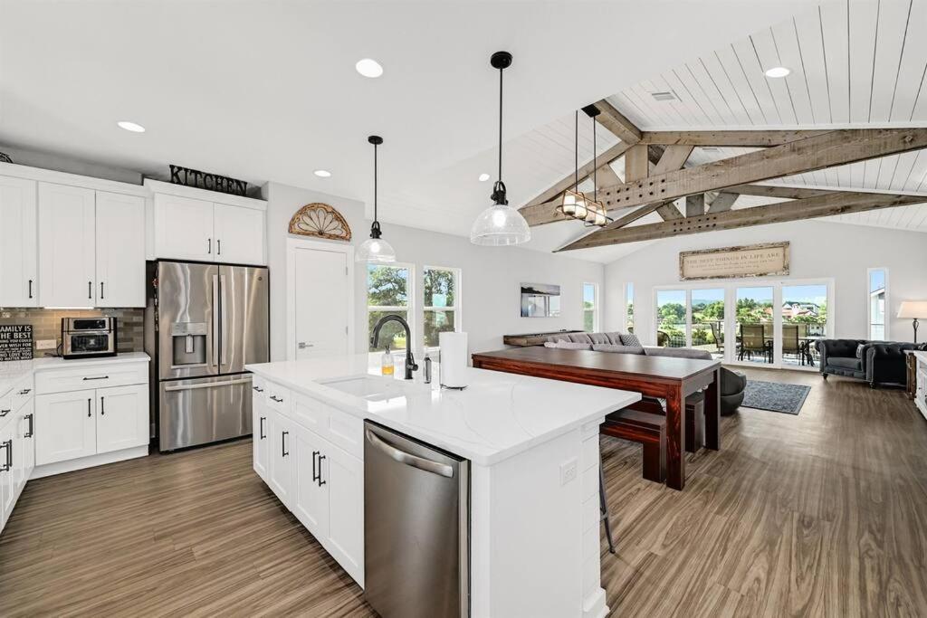 Lakeview Landing LBJ - Lakeview -Golf - Pool - Lake LBJ - Pickleball, Kingsland