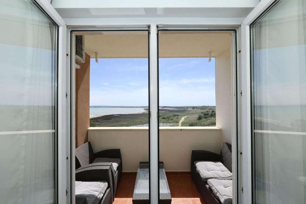 Sandstrand, No 4, Nin