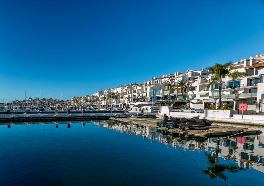 Modern 3 bedroom in Puerto Banus with sea views - 3