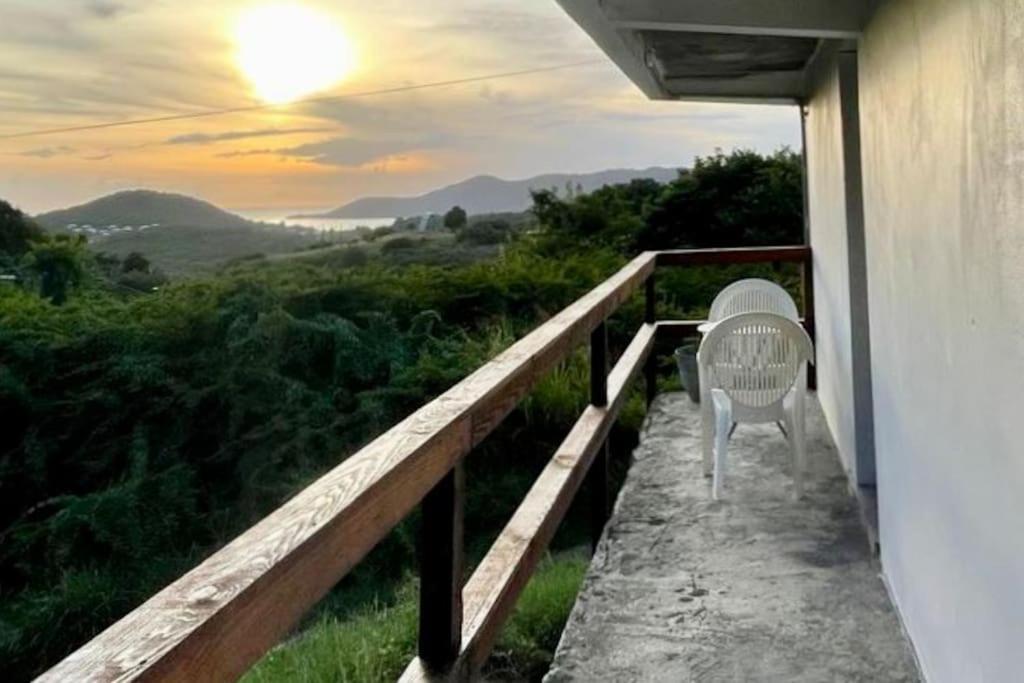 Vue Mer Partielle, au Calme, Plages à 10 min, Parking gratuit, Sainte-Anne