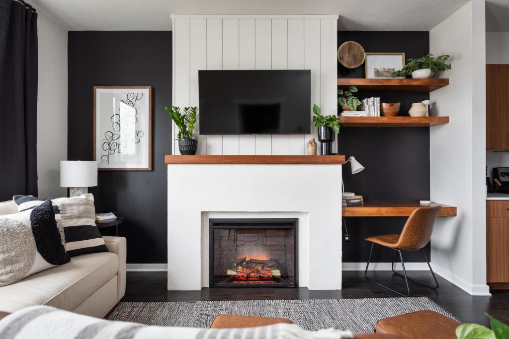 Curated, New Build Condo on TART Trail, With Bikes, Traverse City