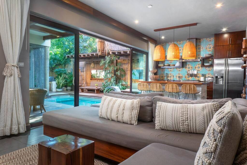 Luxury Vibes Villa Pool with Jacuzzi Concierge 5BR, Tulum