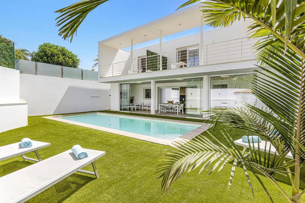 Villa Laire by Villa Plus - 1