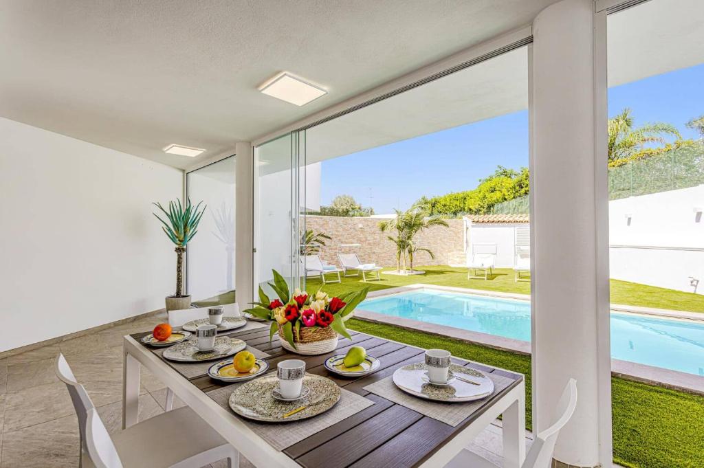 Villa Laire by Villa Plus - 2