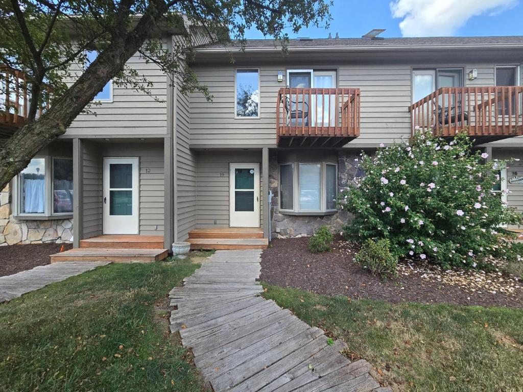 Wisp Retreat, McHenry