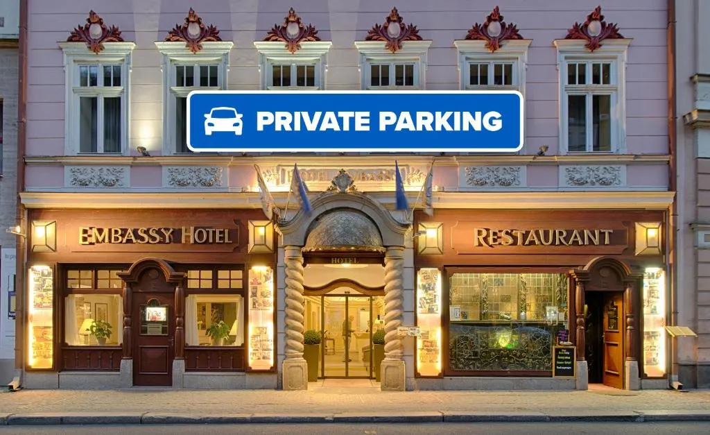 大使酒店，位于卡罗维发利的酒店