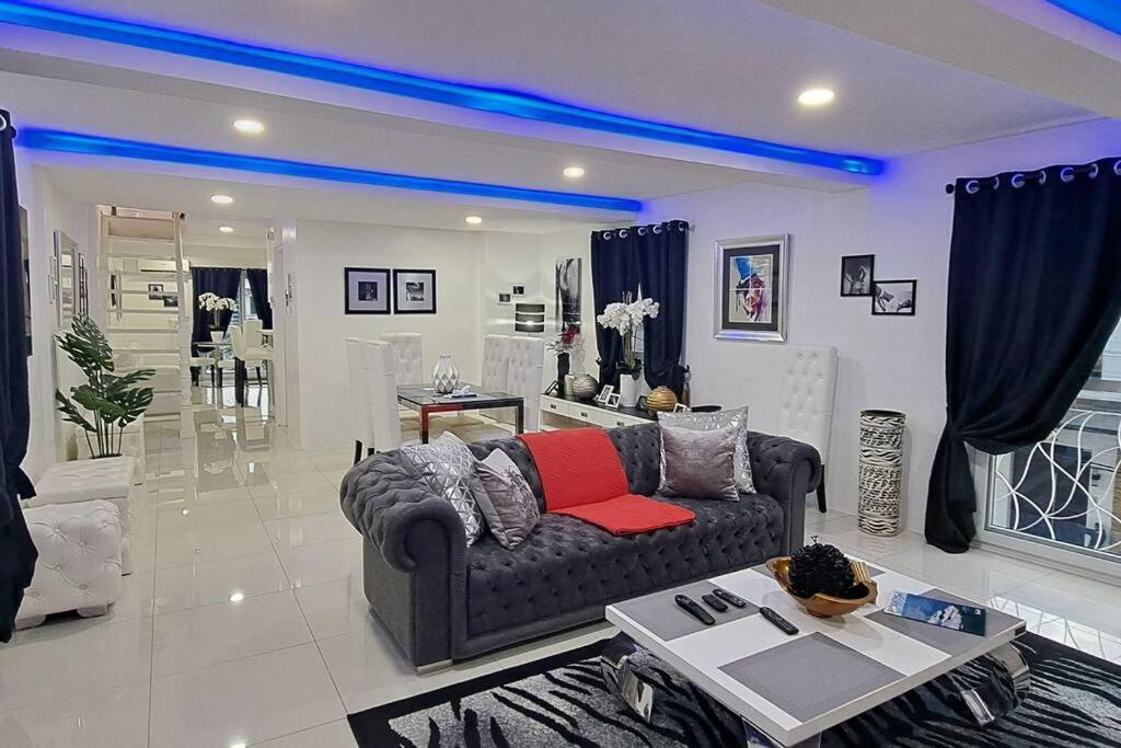 Kandi Paramount Executive 1BR 140sqm and 400mbps, Angeles