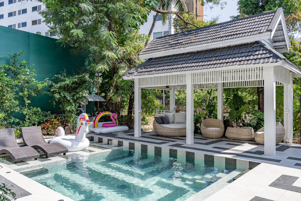 CLEOPATRA POOL VILLA I Prime Location - Near The Famous Night Bazzar, 5 Minutes from the old city I Daily Housekeeping, Čiang Mai