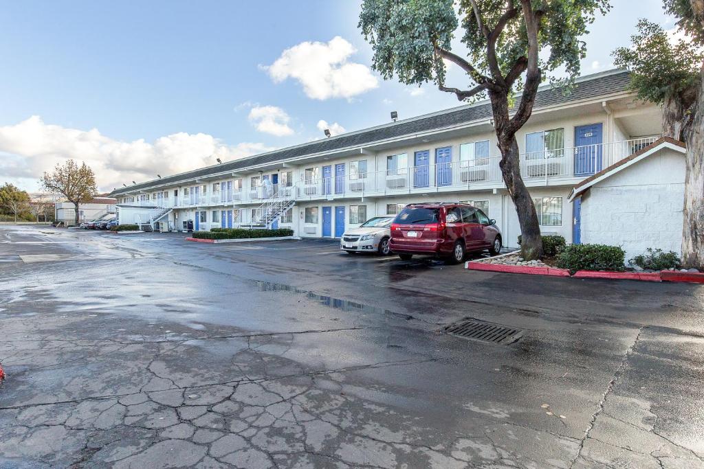 Motel 6 Hayward, CA- East Bay - ViaMichelin HOTEL - Hayward CA 94544