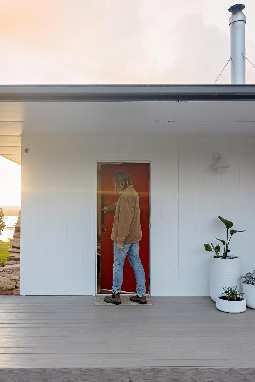 The Red Door Strahan, Strahan