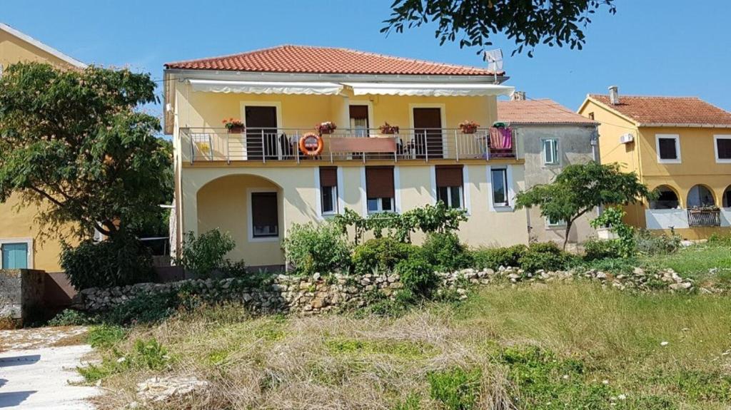 Apartment Zvone, Veli Rat