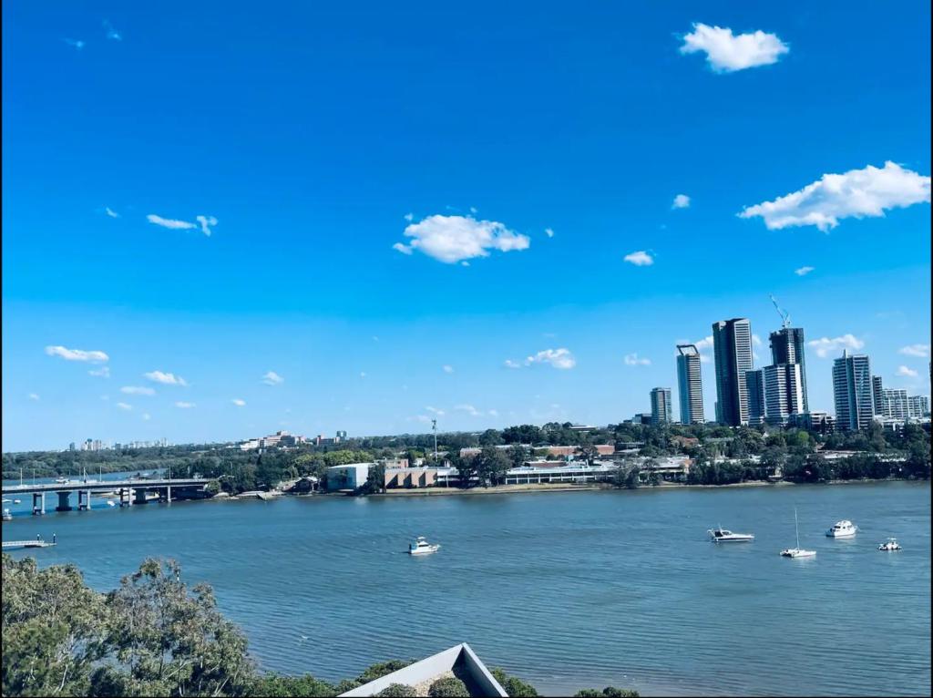 Astonishing waterview condo with Pool, Parking, Sydney