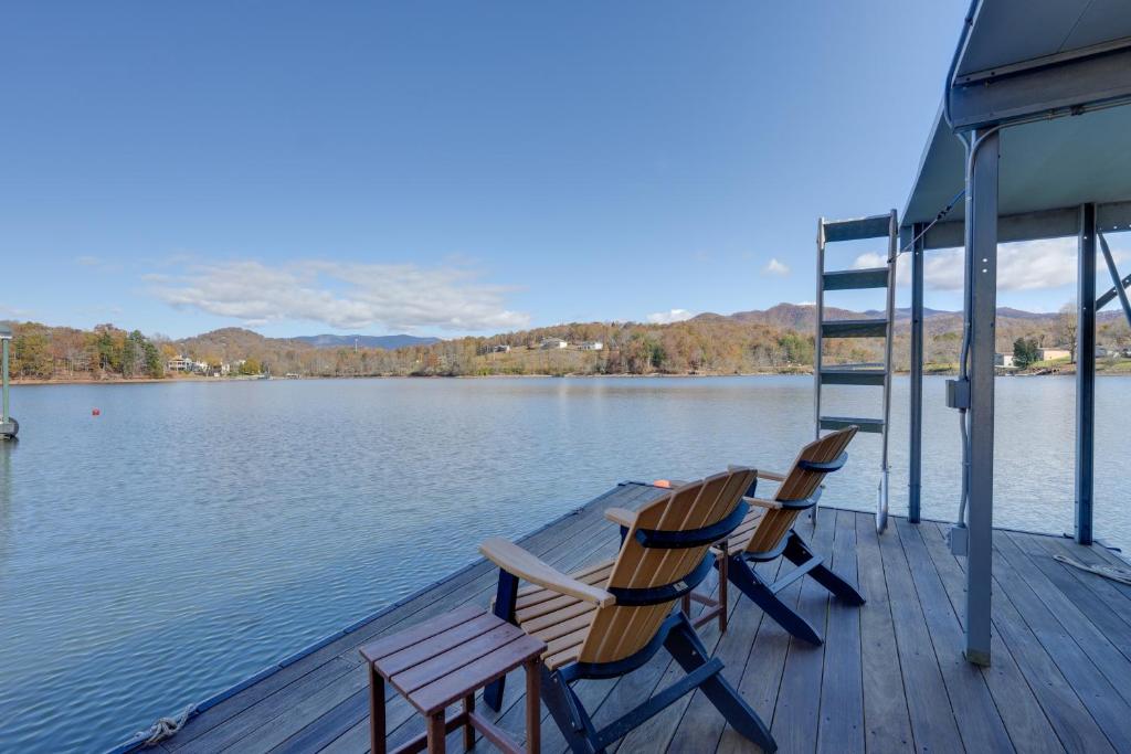 Lake Chatuge Apt with Boat Dock in Hayesville!, Hayesville