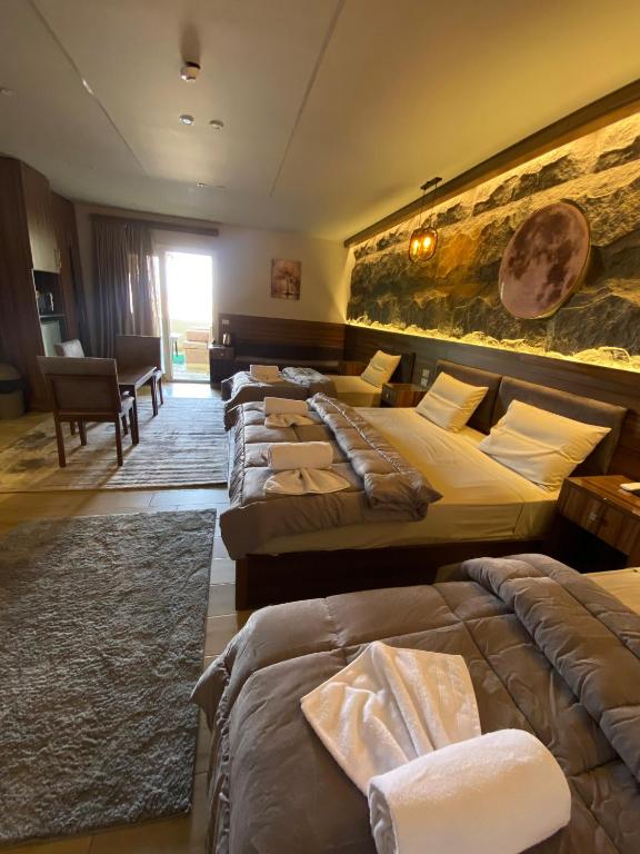 Hotel Room 5