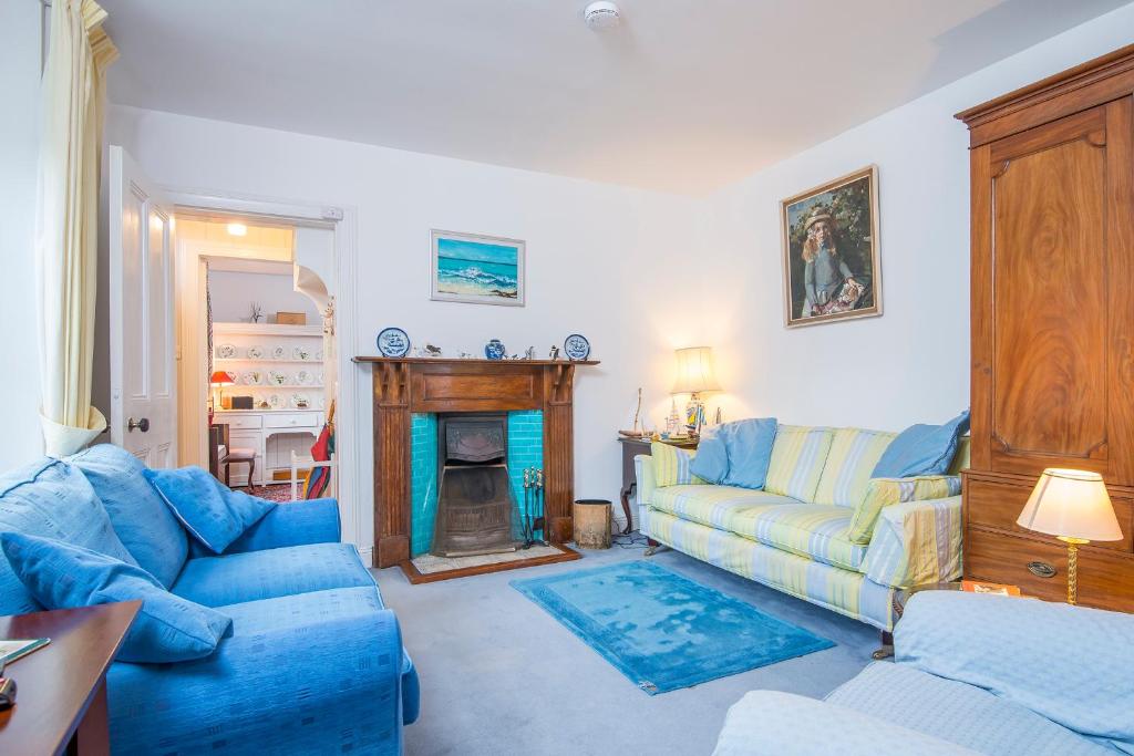 2 Dingle Cottage, Tenby