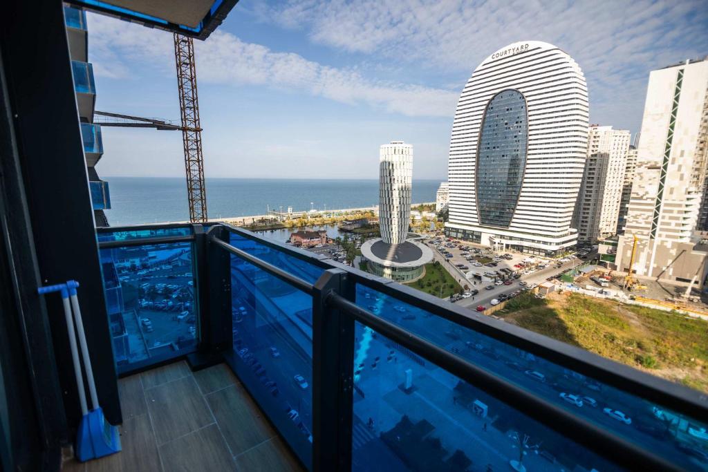 Bright studio with Sea Views - By Wehost, Batumi