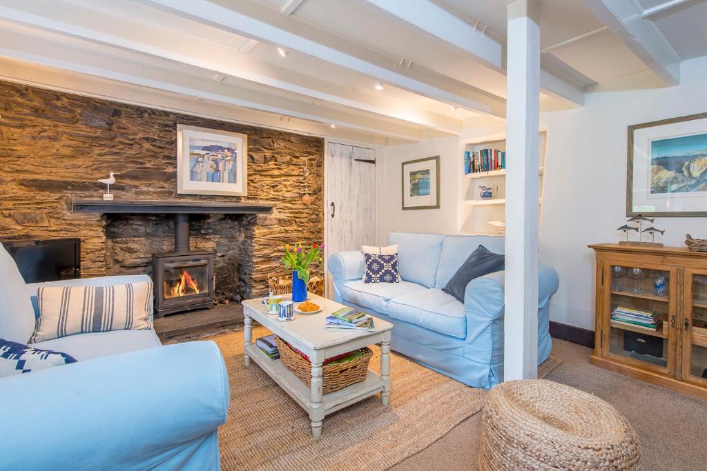 Tri Pysgodyn, Haverfordwest