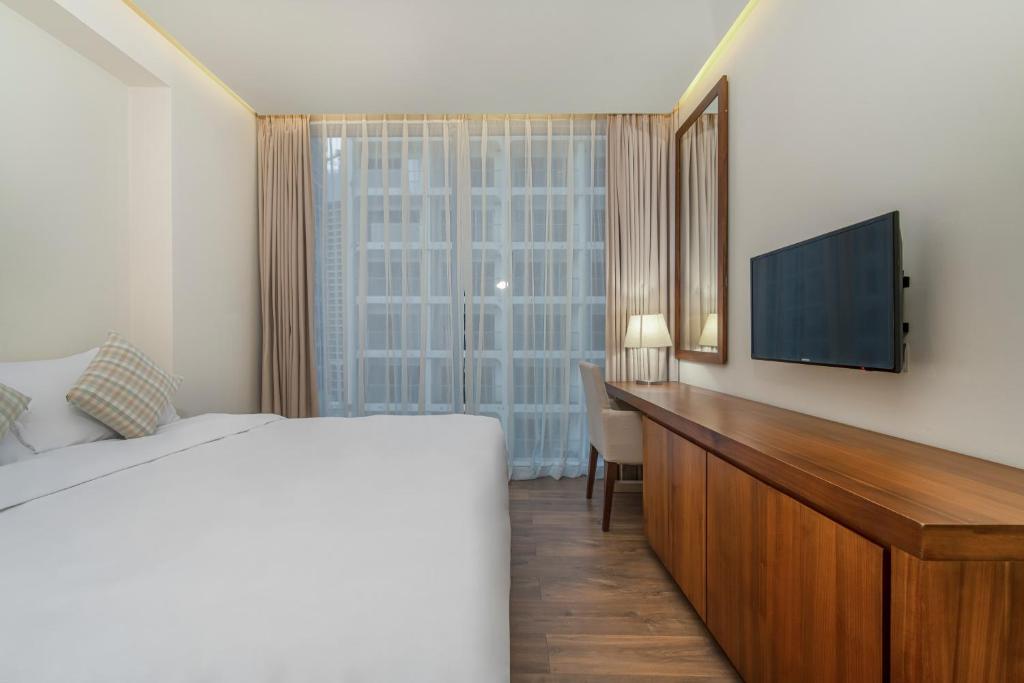 Shared lounge/TV area