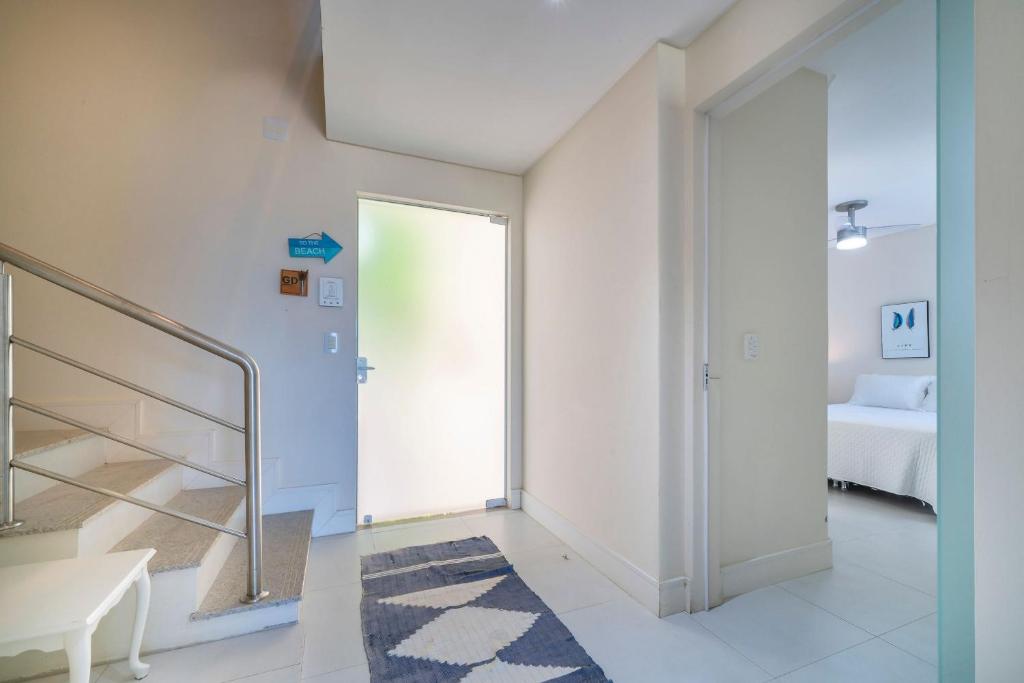 Casa com 4 suítes sendo vista mar, Bombinhas