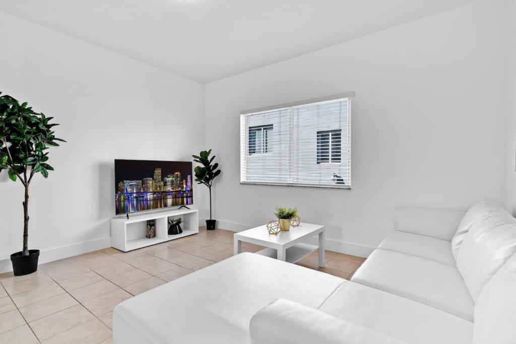 Charming 3BR 2Bth Apt ENJOY the 8th Street, Miami