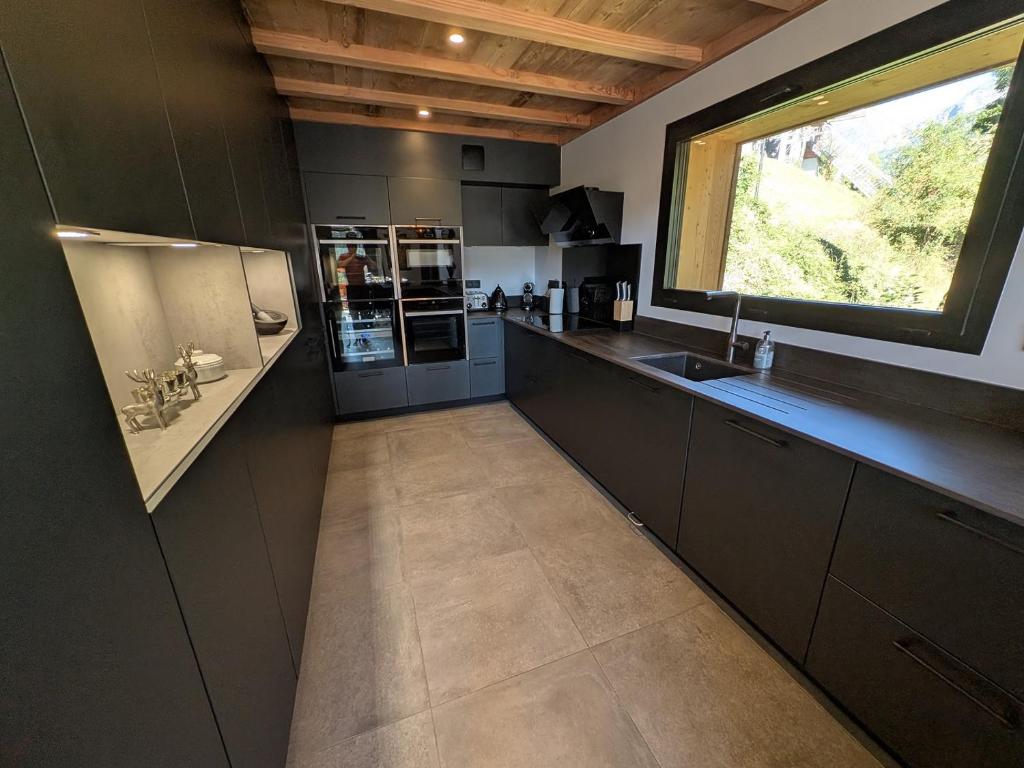 Ski Peak - Chalet Sika - Sophisticated, Relaxed Chic - 7 bedroom, 5 bathroom - 5
