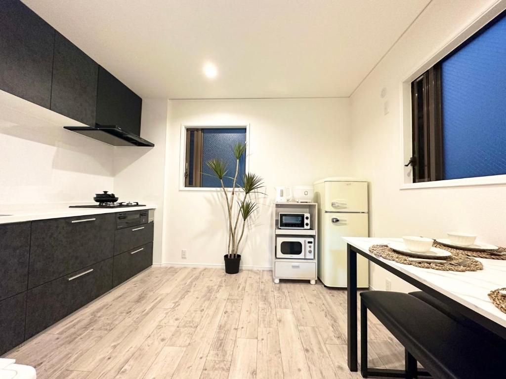 渋谷区 電車到新宿4分钟 巴士直达涉谷駅 4bedrooms 2bathrooms 2toiltes步行到幡ヶ谷8分钟 Max11全新装修独栋小楼