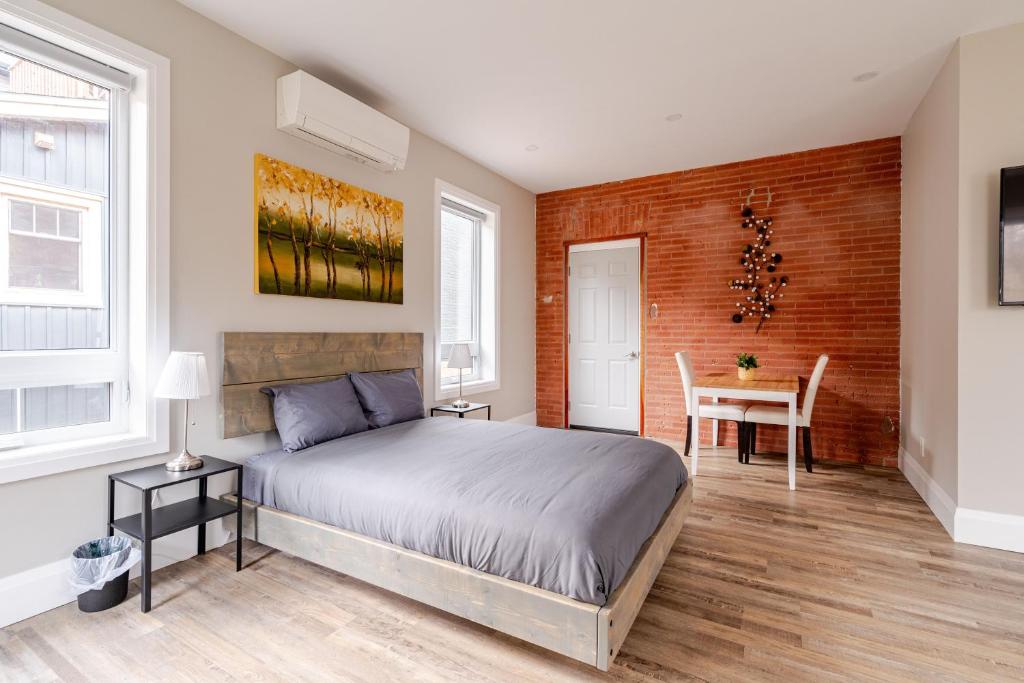 ENTIRE BACHELOR UNIT EN-SUITE ACROSS FROM GOOGLE - br3, Kitchener