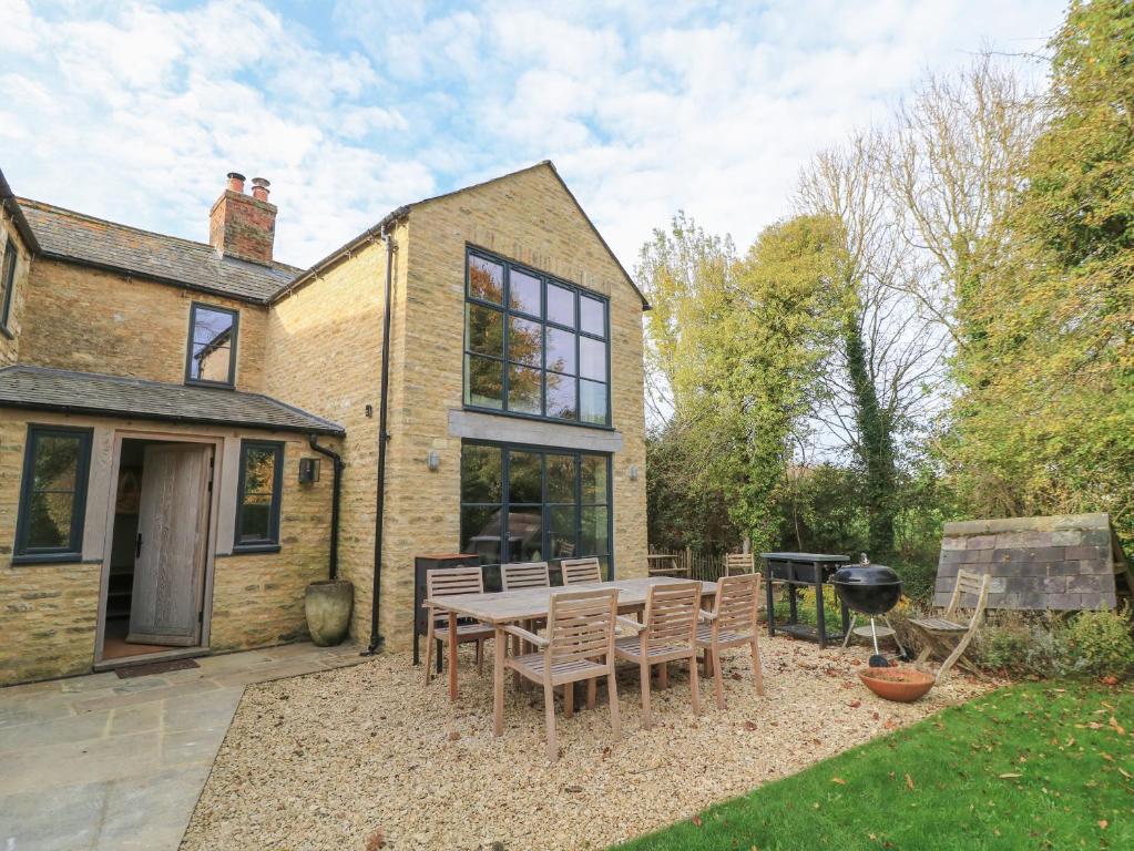 Kingfishers, Bampton