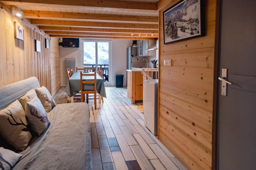 Rare, Triplex 12 personnes, accès direct ski aux pieds, Les Deux Alpes