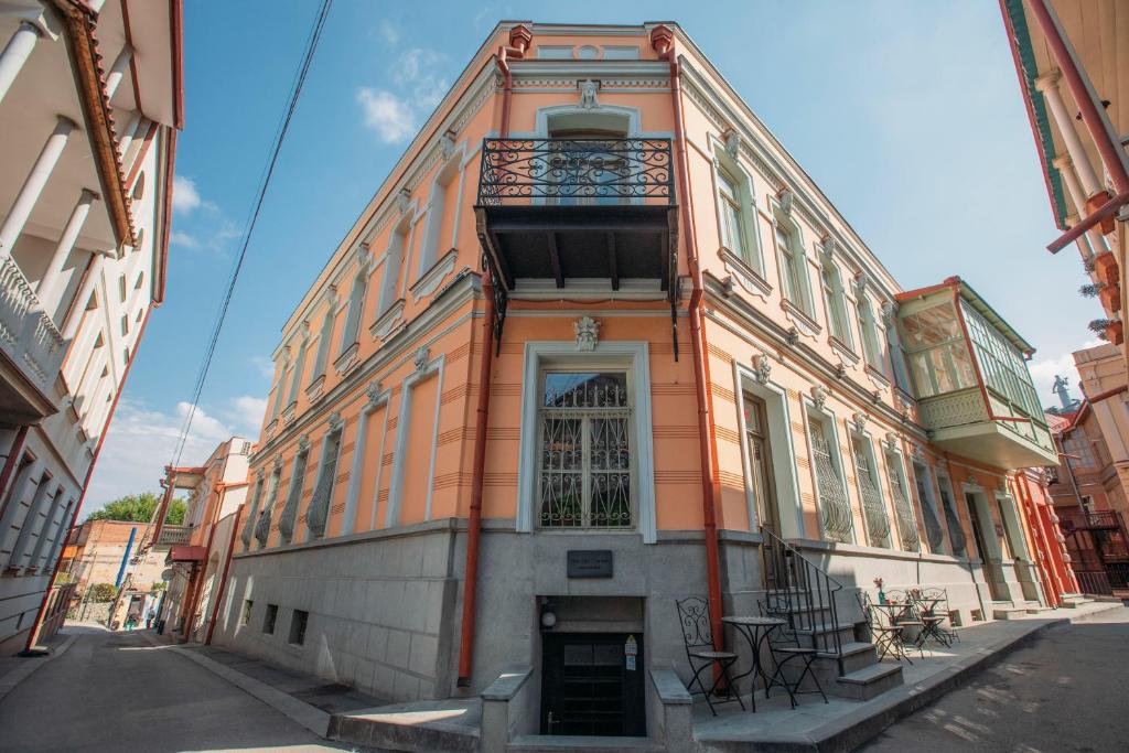 Luna's Home, Tbilisi