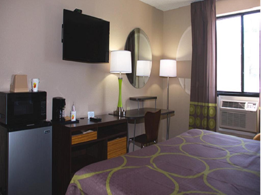 Super 8 By Wyndham Columbus Airport photo