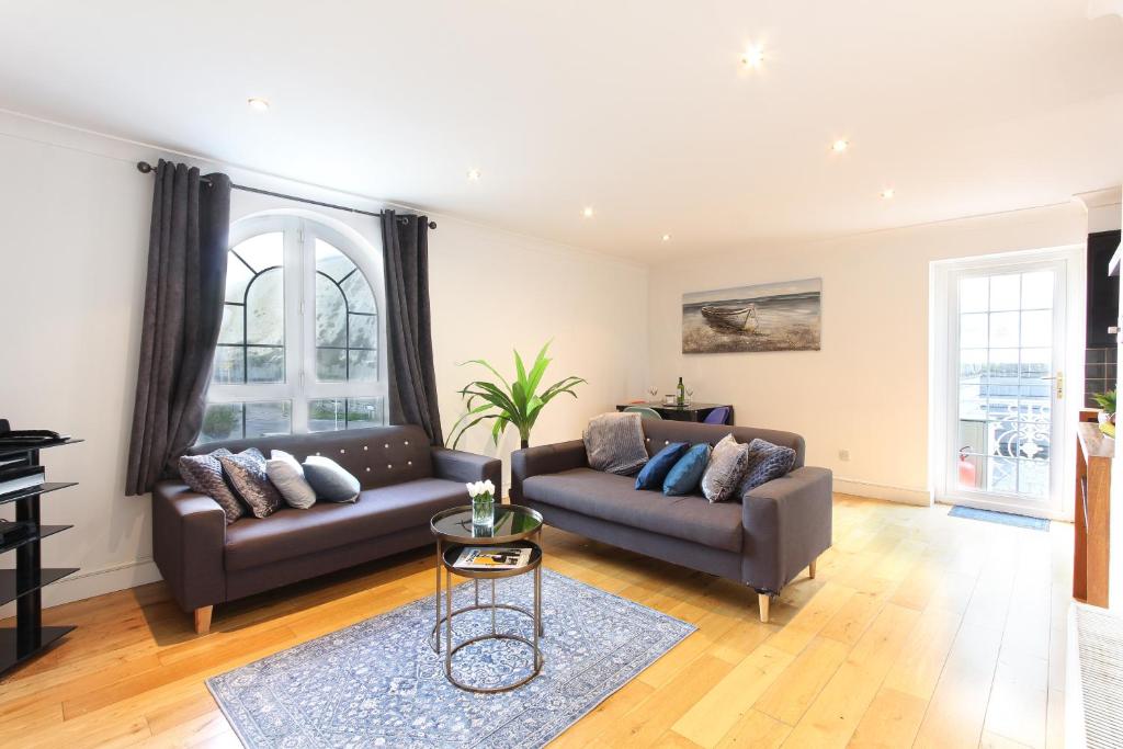 Elegant 2bd Flat in Brighton Marina - Free Parking, Brighton and Hove