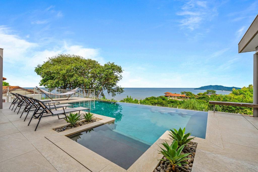 Amazing Ocean and Mountain Views, Tamarindo