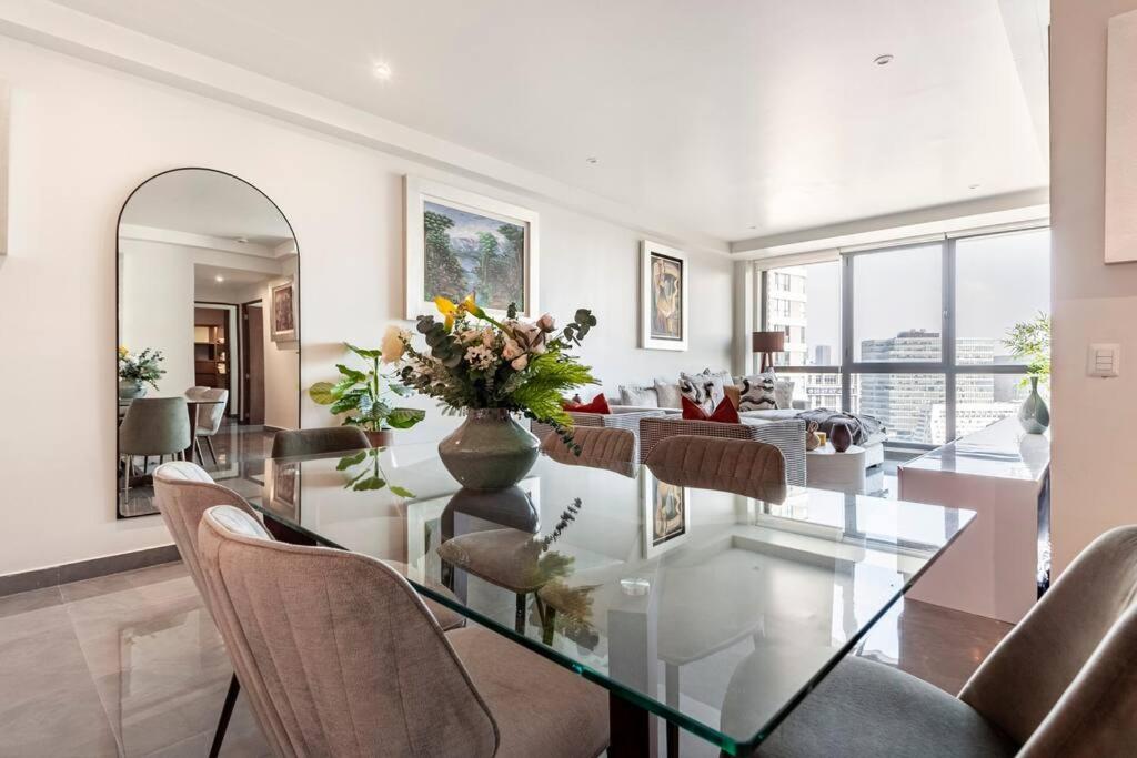 Luxury apartment with incredible amenities - 5