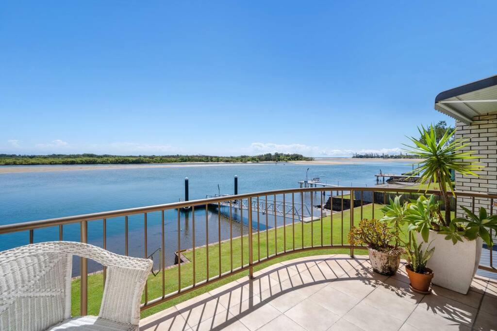 Jetty Flats - Stylish Waterfront Escape, Maroochydore