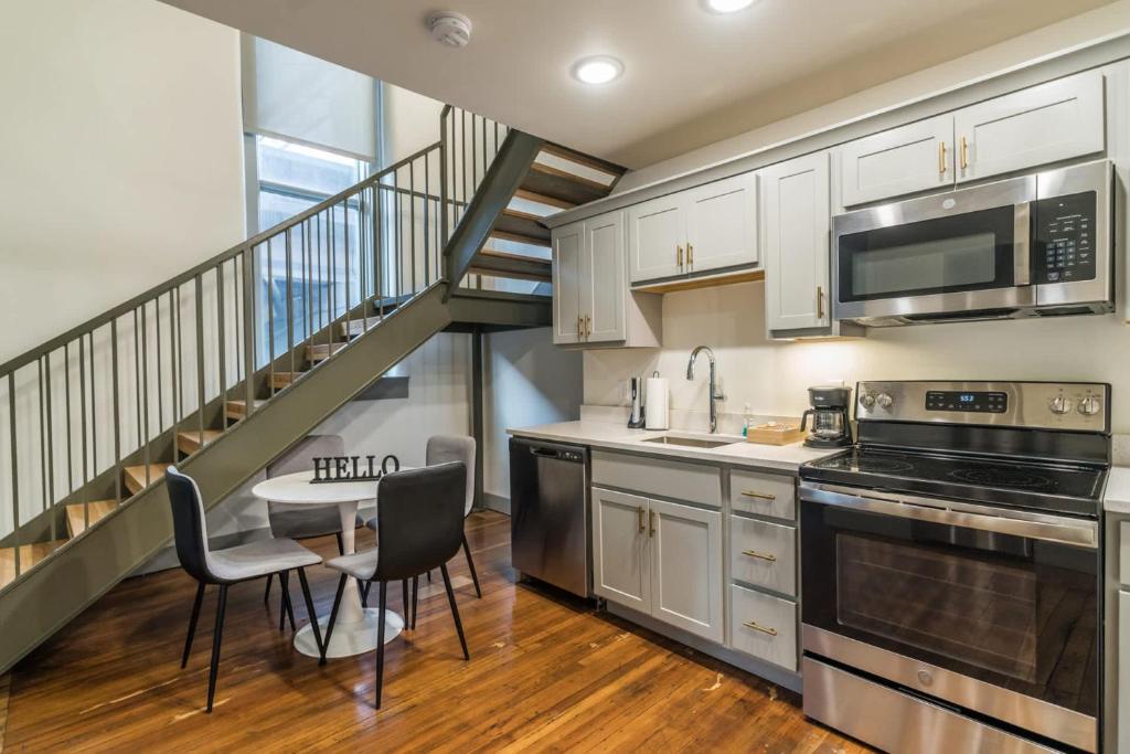 Bright and Modern Loft in Louisville # 203, Louisville