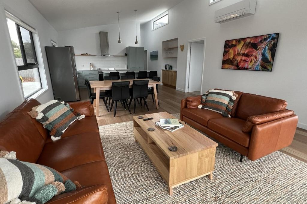 HORIZON AT BINALONG BAY with Accessability Features, Binalong Bay