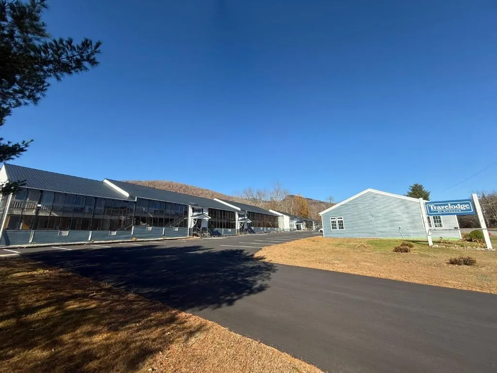 Travelodge by Wyndham Lincoln Near White Mountain，位于林肯的酒店