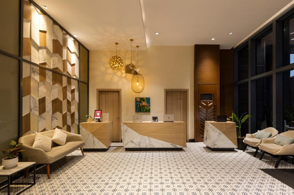 Lobby, Summit Hotel Greenhills in Manila