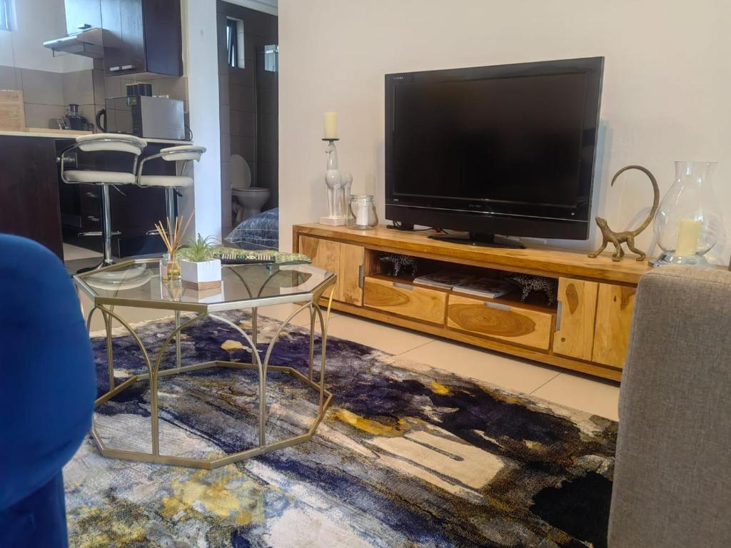 Classy and Cozy 2, Fourways