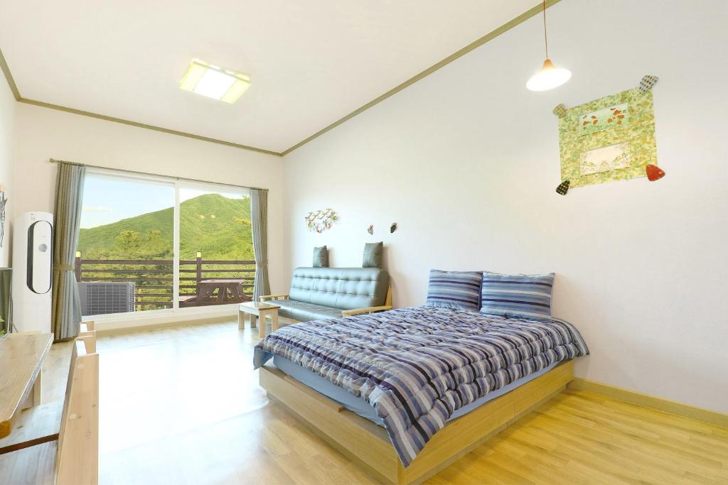 Gapyeong Ttongkkodeuruisuda Pension, Oebang-ni