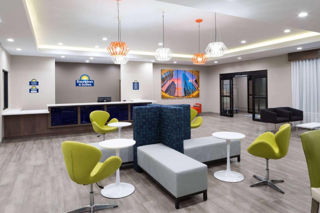 Lobby, Days Inn & Suites by Wyndham Houston NW Cypress in Houston (TX)