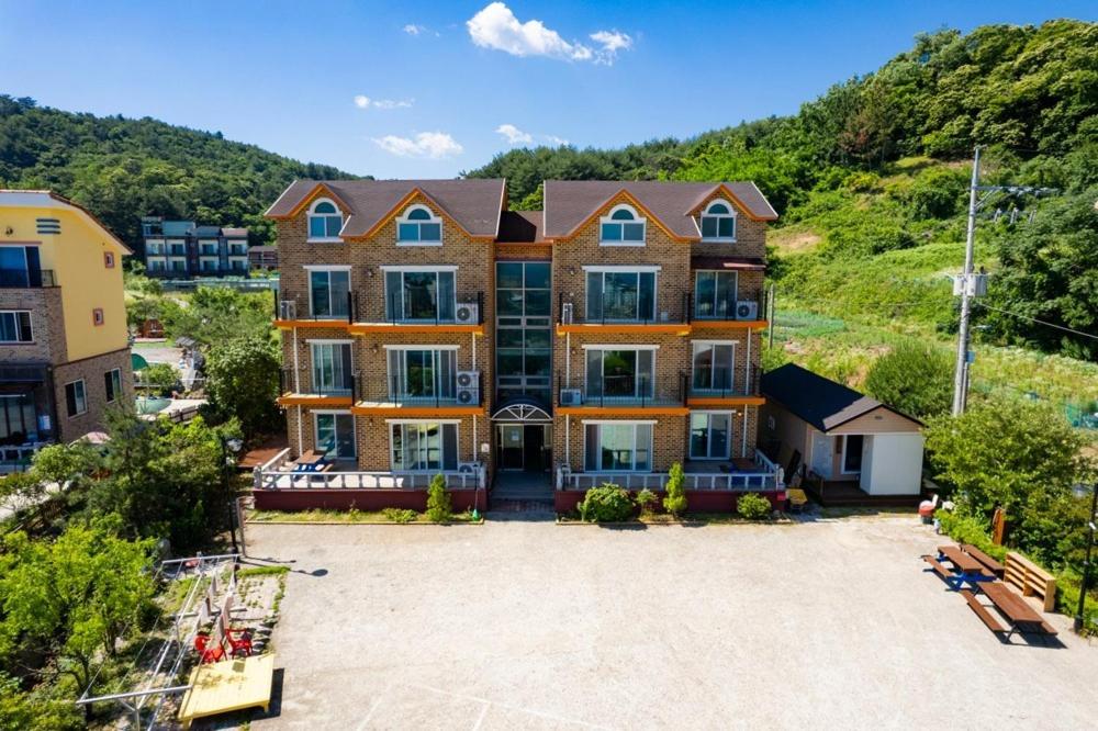 Sea Sketch, Samčchok