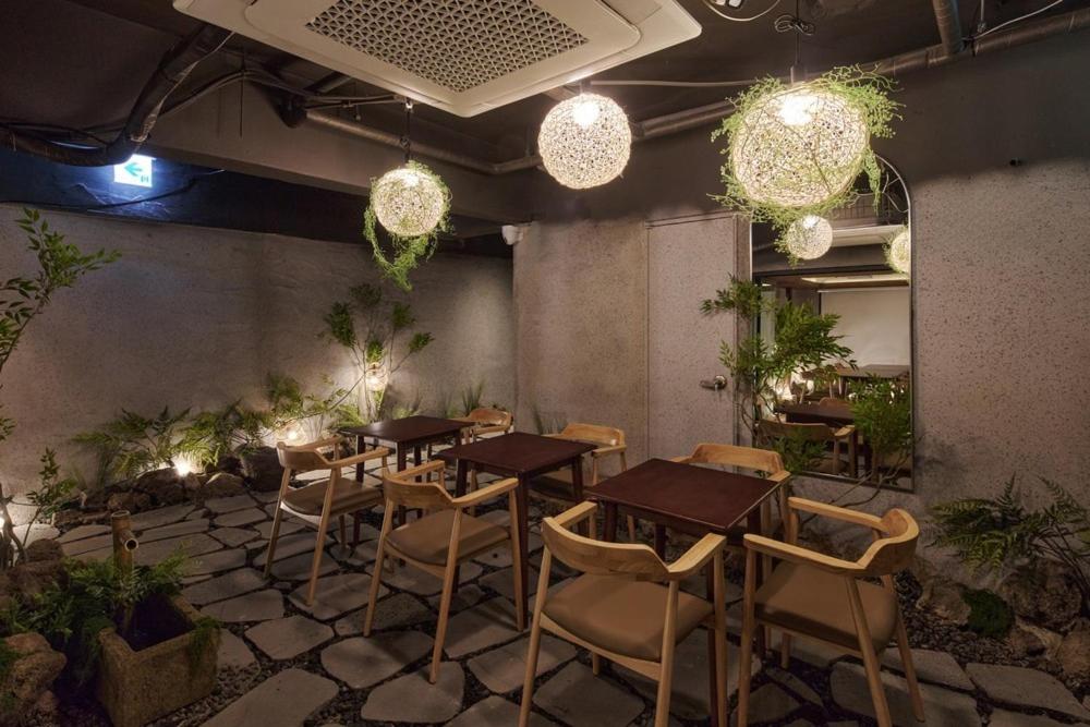 Whalero Gimpo Airport