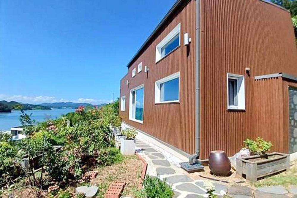 Orchard 123 Private Pension, Josu