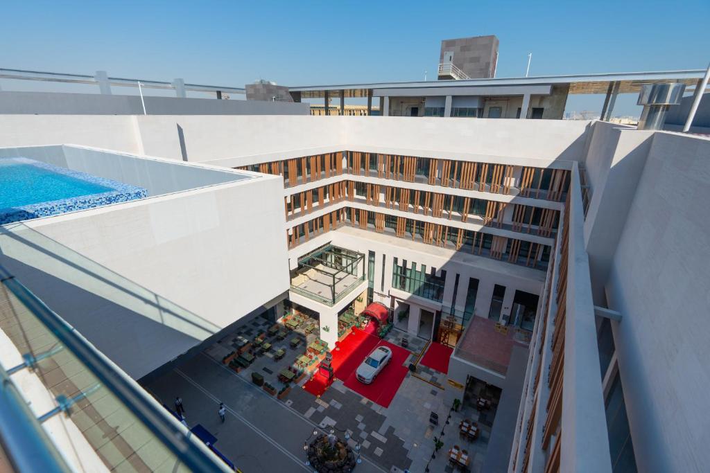 Swimming pool, West Walk Retaj Hotel in Doha
